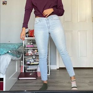 Light blue jeans lightly used in great condition